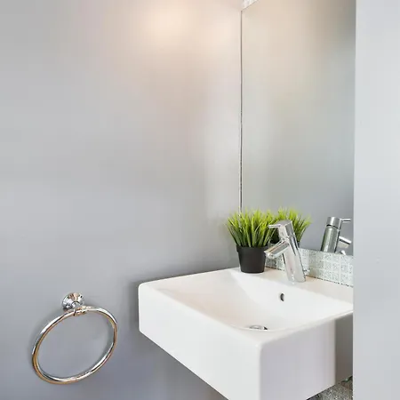 My Space Emirates - Spacious Apartments Near The City Center Barcelona Zimmer foto