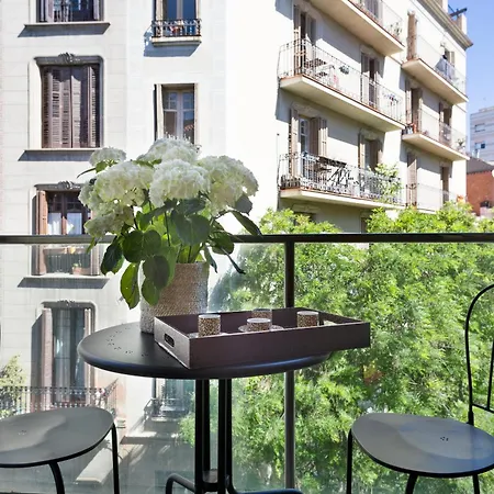 My Space Emirates - Spacious Apartments Near The City Center Barcelona Exterior foto
