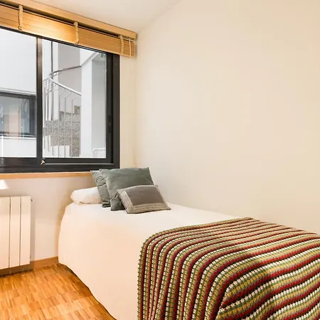 My Space Emirates - Spacious Apartments Near The City Center Barcelona Zimmer foto