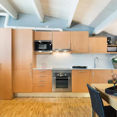 My Space Emirates - Spacious Apartments Near The City Center Barcelona Zimmer foto
