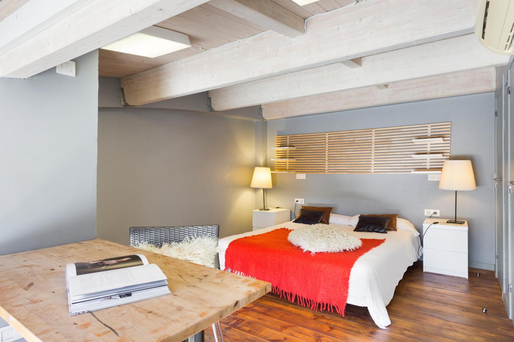 My Space Emirates - Spacious Near The Center Apartament Barcelona